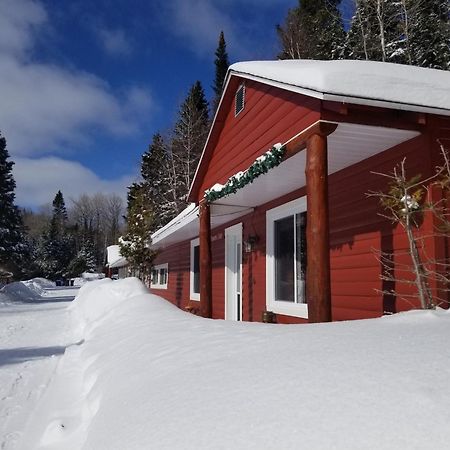 Kan-A-Mouche Pourvoirie Auberge Et Chalets Saint-Michel 외부 사진