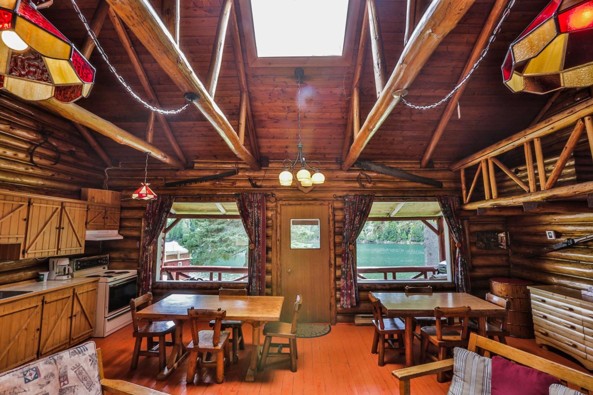 Kan-A-Mouche Pourvoirie Auberge Et Chalets Saint-Michel 객실 사진