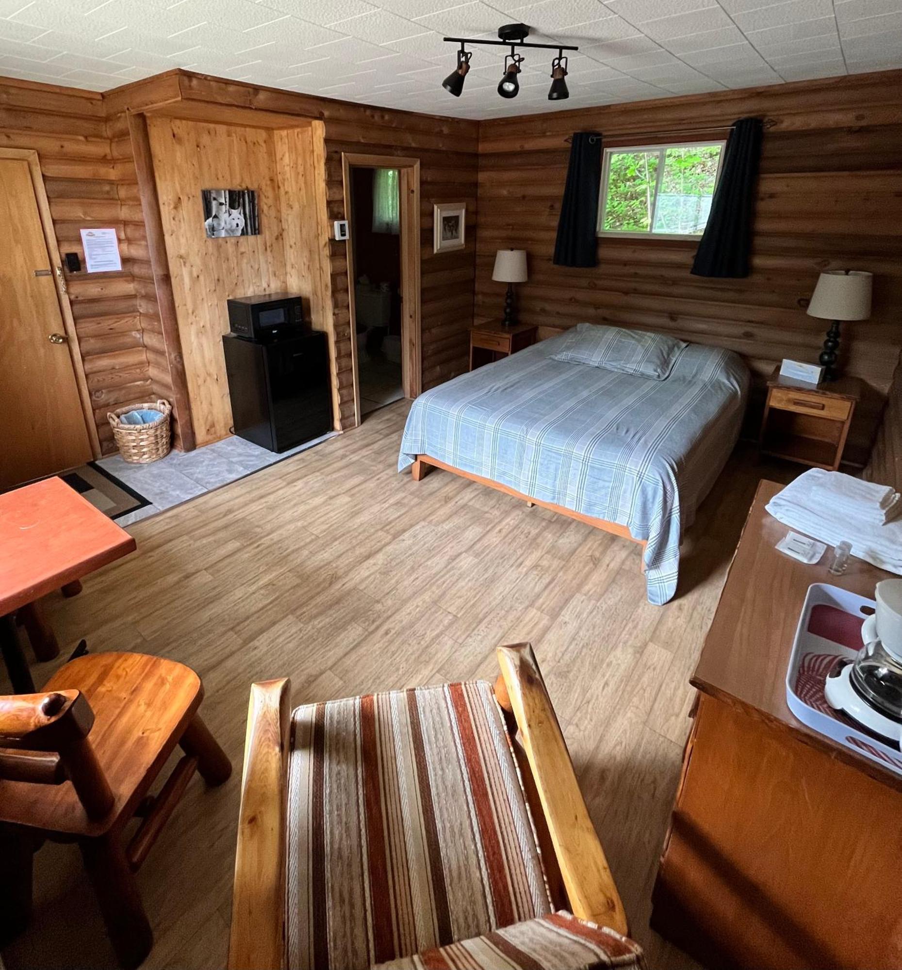 Kan-A-Mouche Pourvoirie Auberge Et Chalets Saint-Michel 외부 사진
