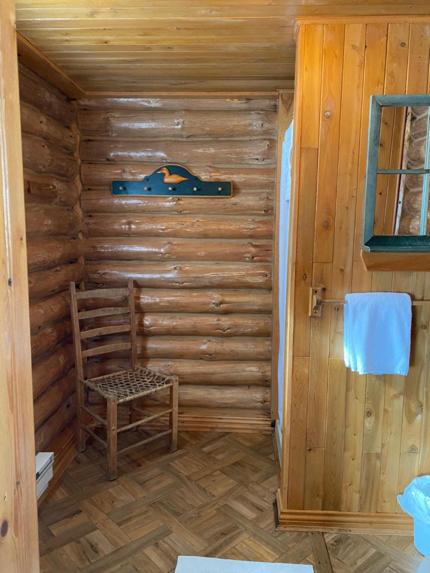Kan-A-Mouche Pourvoirie Auberge Et Chalets Saint-Michel 객실 사진