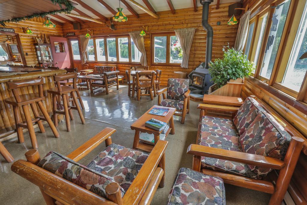 Kan-A-Mouche Pourvoirie Auberge Et Chalets Saint-Michel 외부 사진